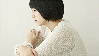 落ち込む女性